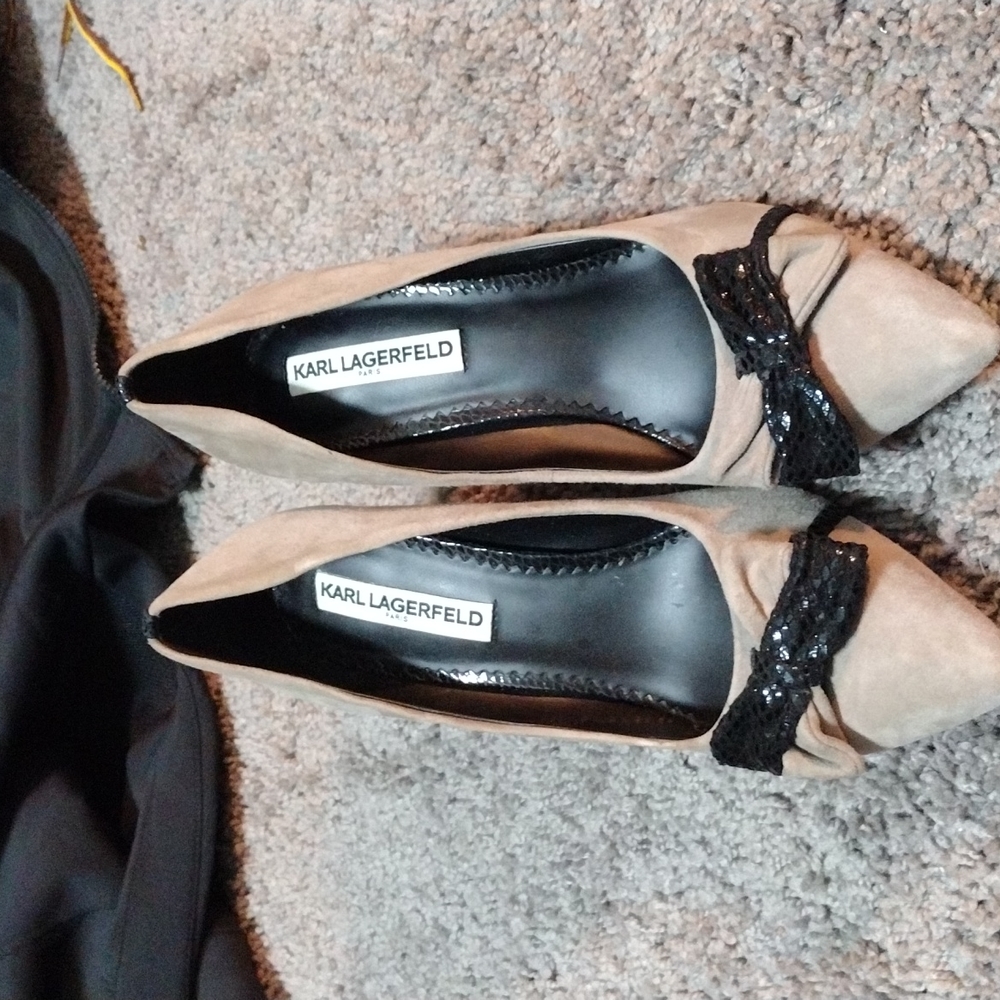 Suede pumps